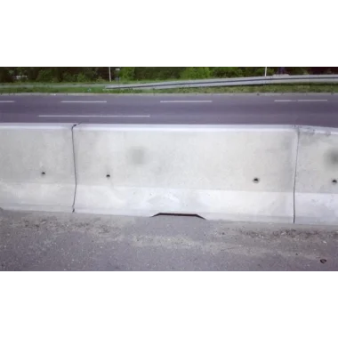 Double-sided CE concrete road barrier