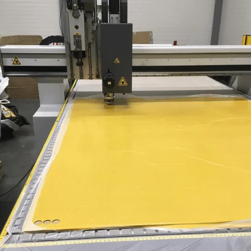 Feuille de caoutchouc autocollante, découpe au traceur CNC