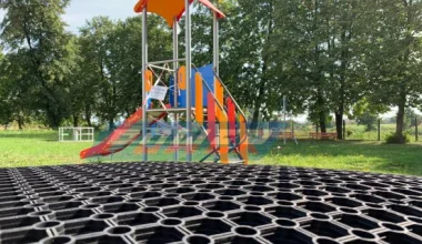 Dies ist eine Kennzeichnung für Mütter auf dem Spielplatz.