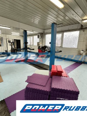 Szare i fioletowe płytki PCV PowerFloor do garażu z podnośnikiem - odporne na olej1