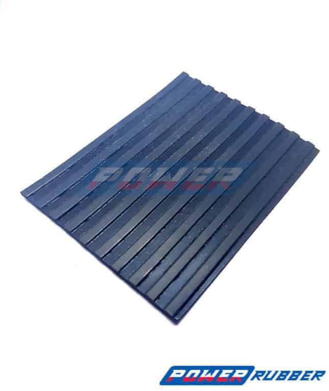 larges bandes de tapis en caoutchouc