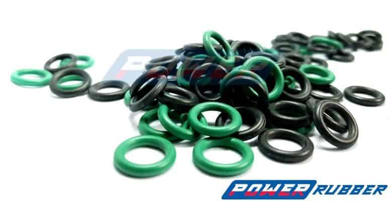 grüne und schwarze Gummi-O-Ringe